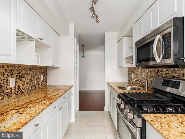 Building Photo - 3334 Woodburn Village Dr Unit 33
