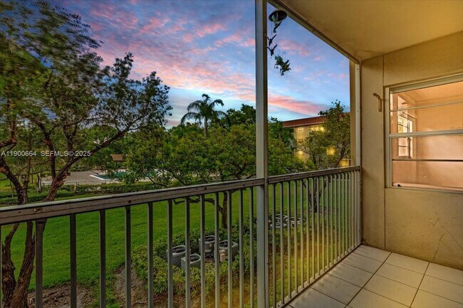 Building Photo - 12501 SW 14th St Unit 213R