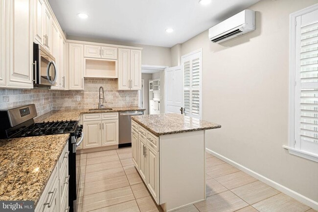 Photo - 232 Buchanan St