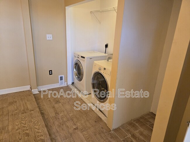 Photo - 9654 14th View St