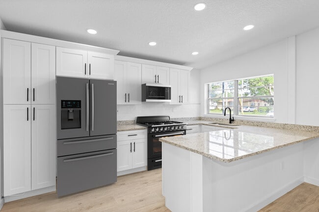 Building Photo - 1412 Crooms Ave