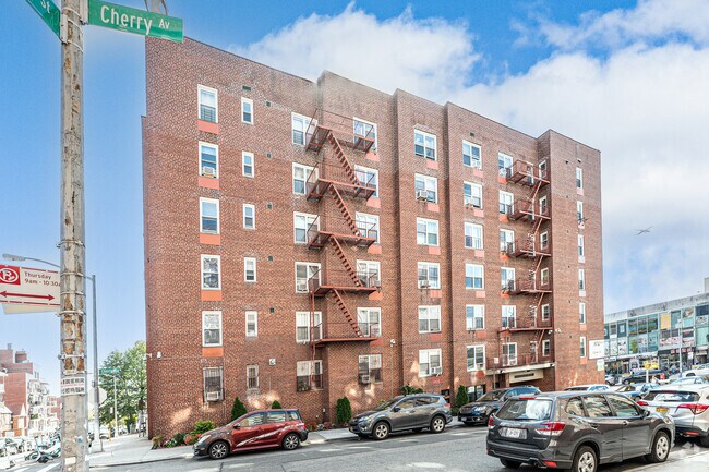 Photo - 136-04 Main St