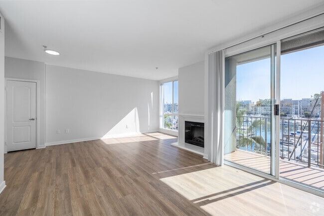 1BR, 1BA - 728SF - Living Room