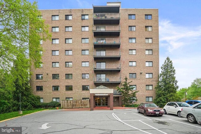 Building Photo - 575 Thayer Ave Unit 404 Rental