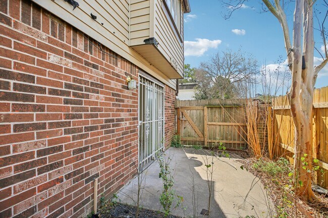 Photo - 8379 La Roche Ln