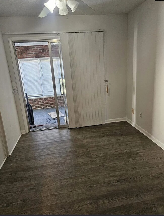 Dining area - 320 Cambout St