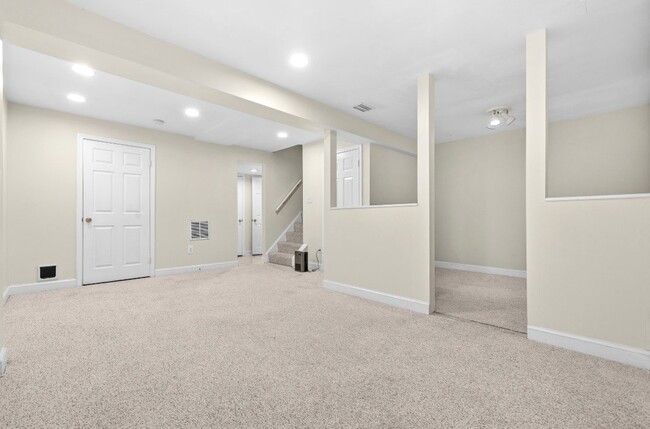 Photo - 6016 Rockton Ct