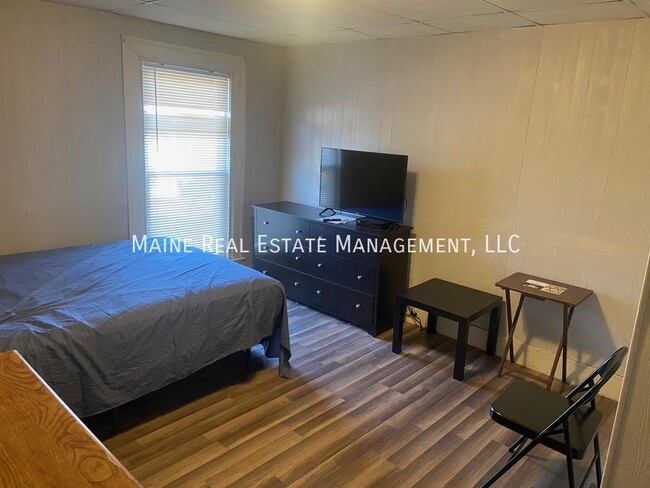 Building Photo - 133 Essex St Rental