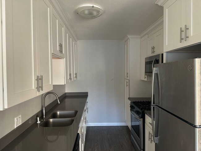 Photo - 5840 Hazeltine Ave