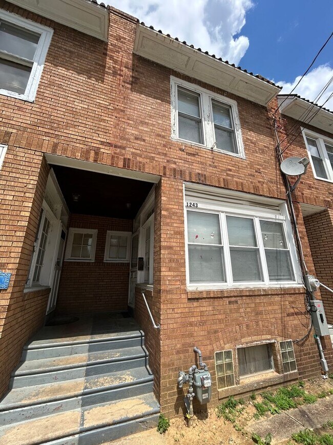 1243 Dayton St