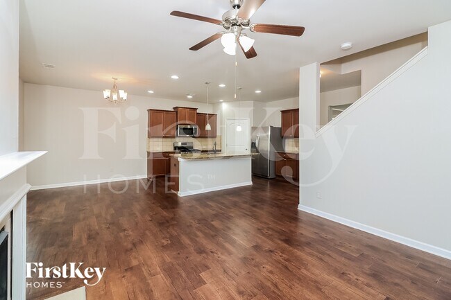 Photo - 404 Silverwood Dr