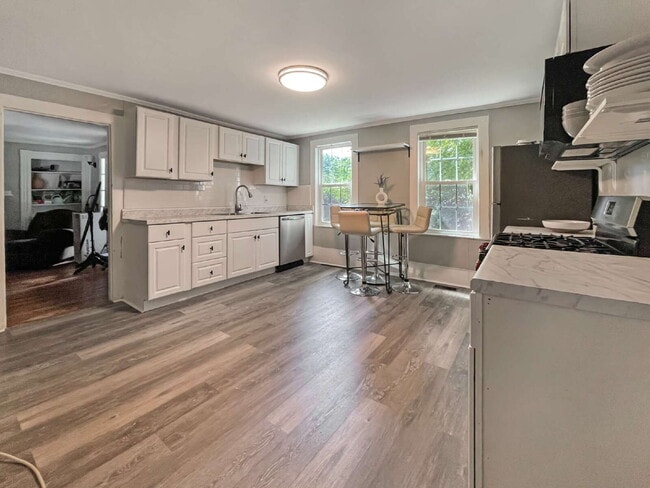 Photo - Seeking a roommate for a 2 bdr, 2 bath low...