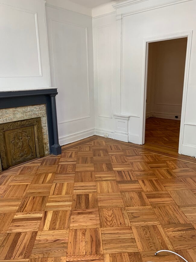 Photo - 366 E 28th St