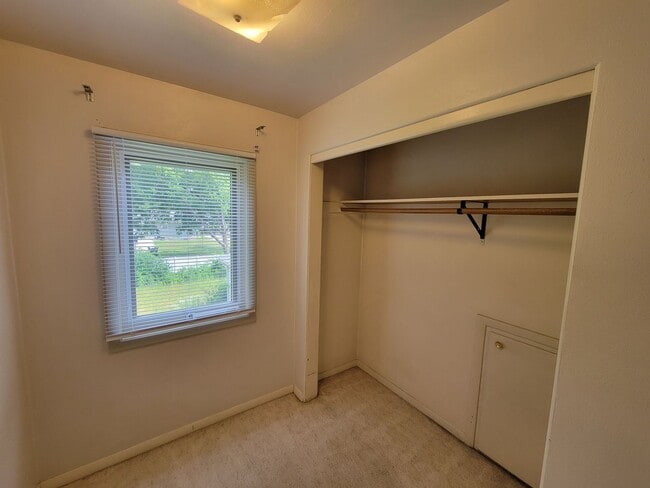 Photo - 4 bedroom 2 bath near campus!