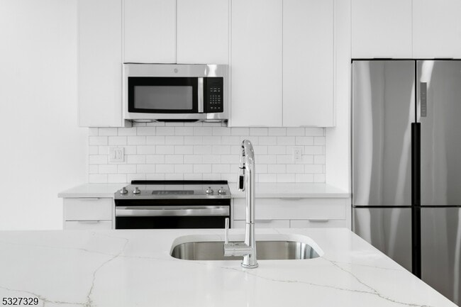 Photo - 803 South Ave Unidad 323