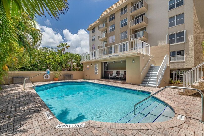 Photo - 1050 SE 15th St Unidad 409