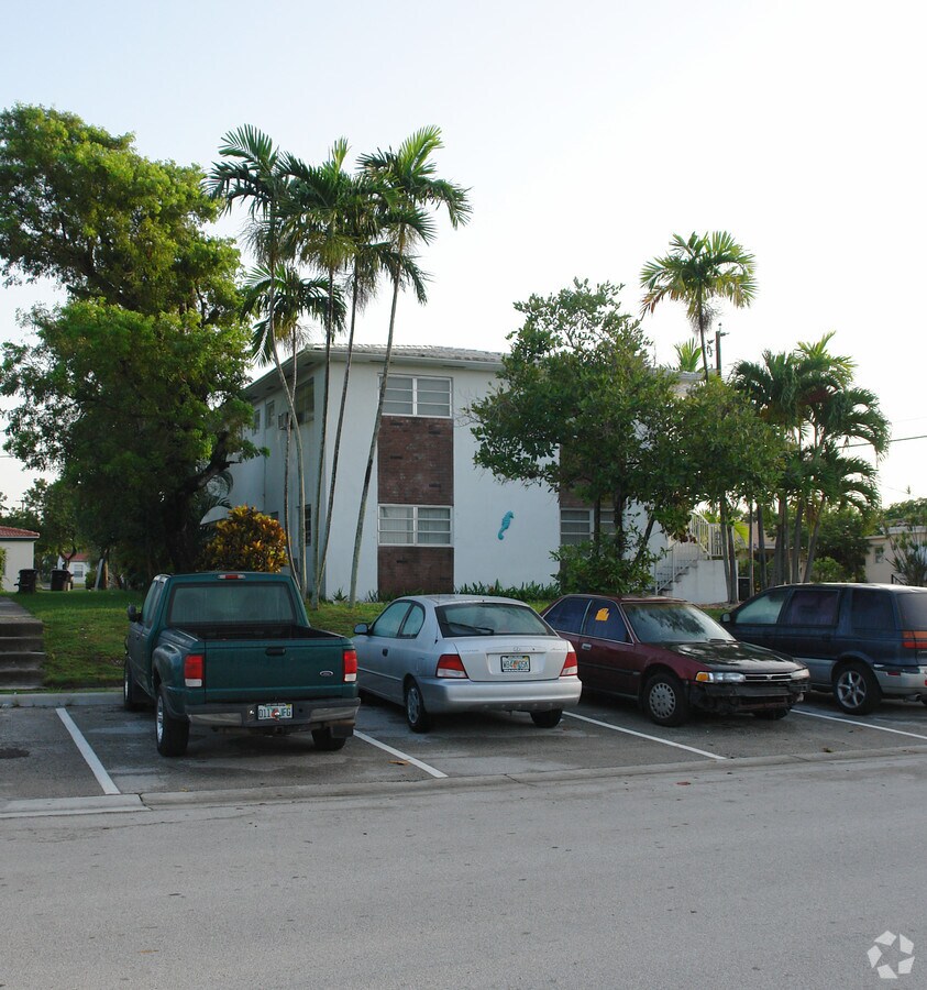 Photo - 2085 NE 169th St