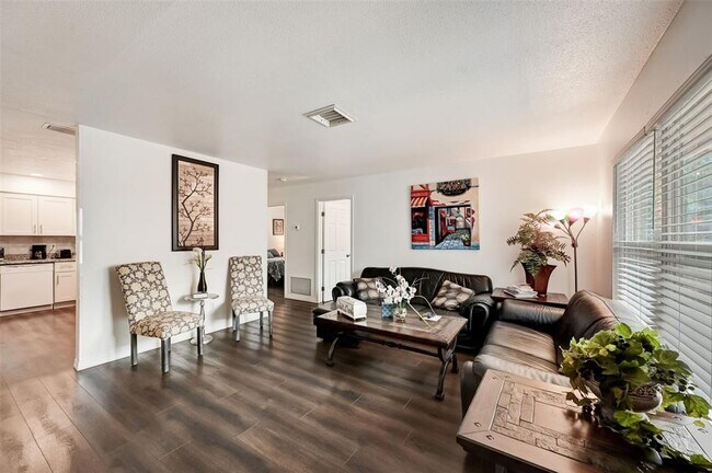 Photo - 618 S Osprey Ave