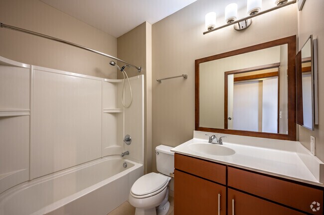 1C - 1BR, 1BA - 580SF - Bathroom - Stone Arch II