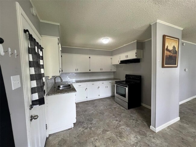 Photo - 806 W 8th St