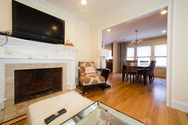 Building Photo - 37 Beaconsfield Rd Unit #1