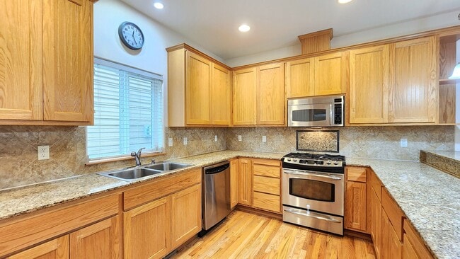 Photo - Home in Everett 3 Beds 2.5 bath  Pet Frien...