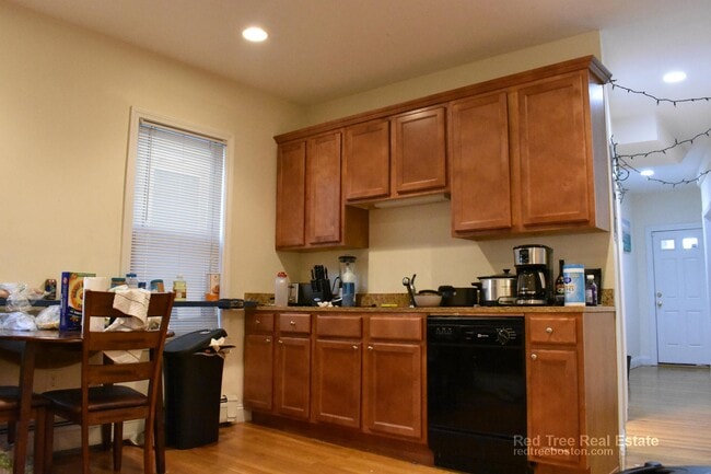 Photo - 143 Hillside St Unit 3