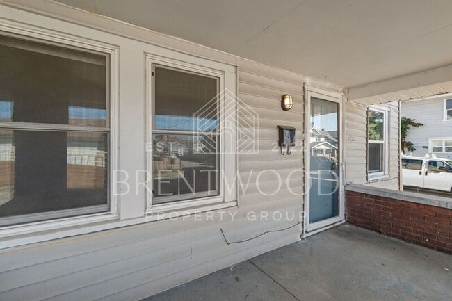 Photo - 601 N Oxford St