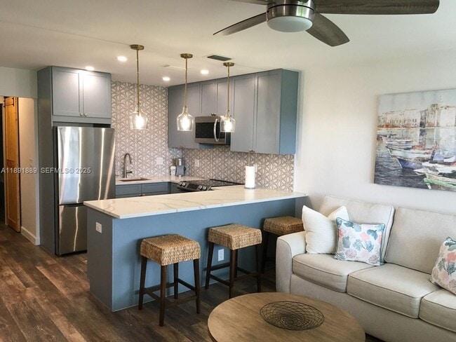 Building Photo - 240 Horizon W Unit 207