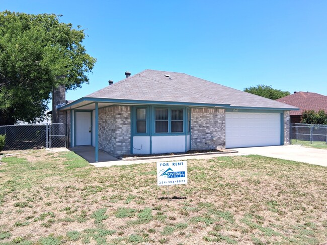Building Photo - 3909 Shellrock Dr