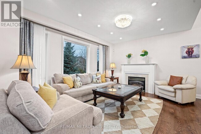 Photo - 552 Feathergrass Crescent