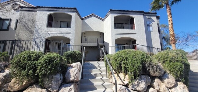Building Photo - 950 Seven Hills Dr Unit 122