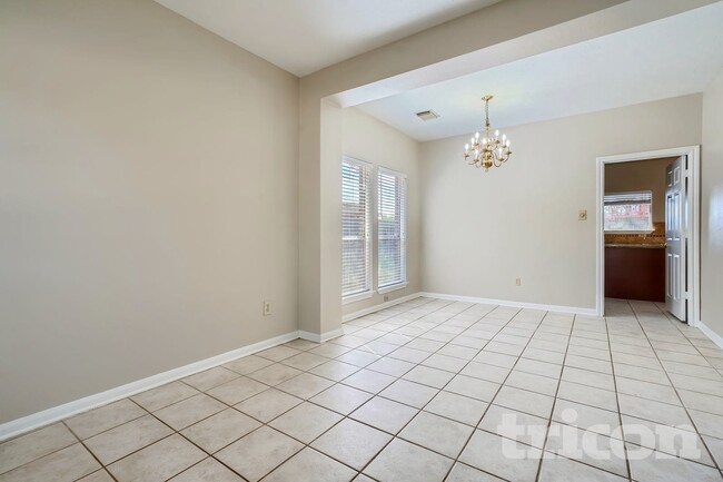 Photo - 5911 Klamath Falls Ct