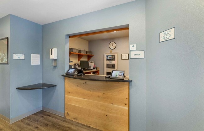 Furnished Studio-Akron - South