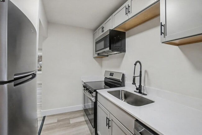 Photo - 4472 Curundu Ave