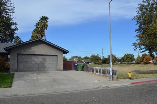 Photo - 3035 Duquesne Way