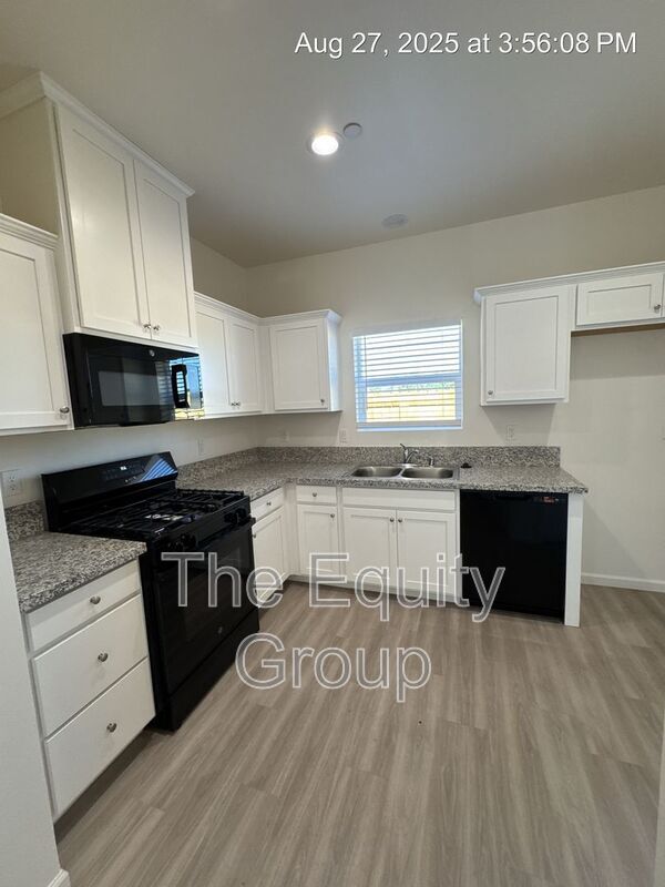 Photo - 4116 E Kaweah Ave