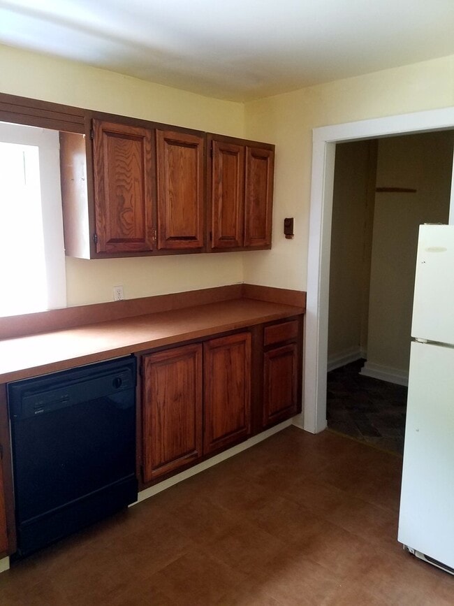 Photo - 1 Bedroom Freshly Painted Apartment with Bonus Room On Route 390 In Canadensis