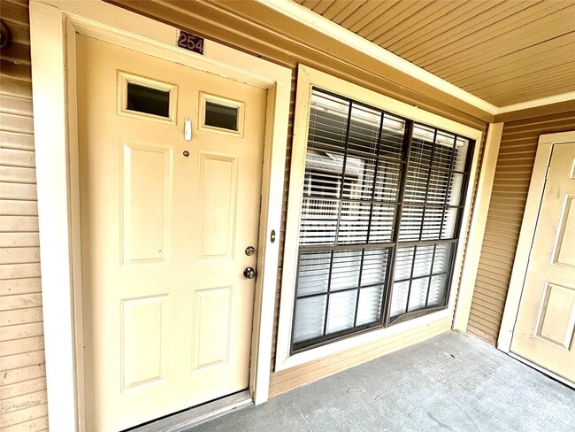 Building Photo - 1311 Antoine Dr Unit 254