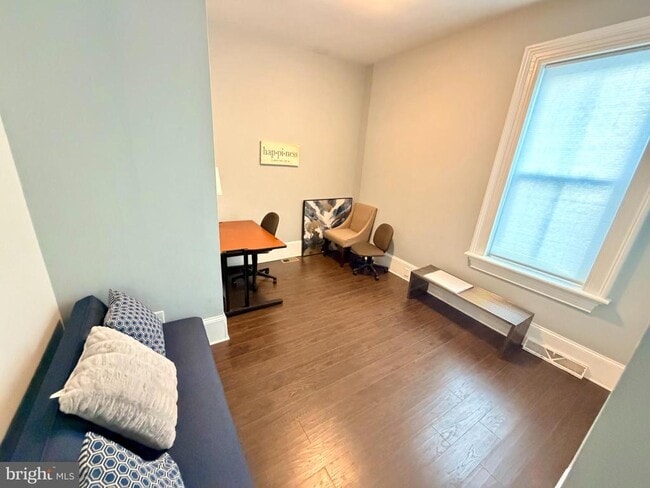 Photo - 348 Farnsworth Ave