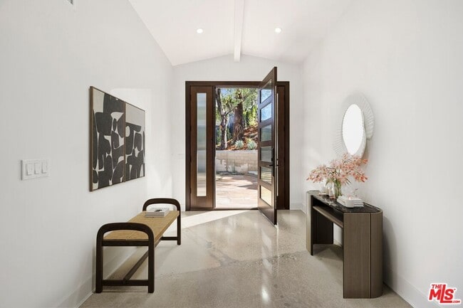 Photo - 14315 Mulholland Dr