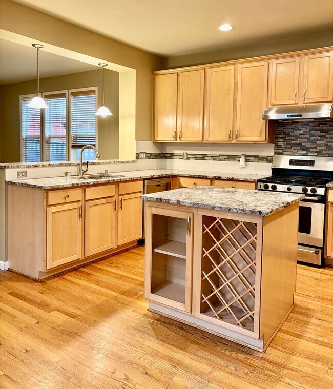 Photo - 4 Bed / 2.5 Bath Kirkland single family ho...