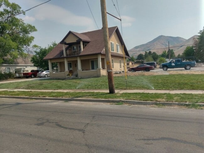 Building Photo - 195 W 400 S