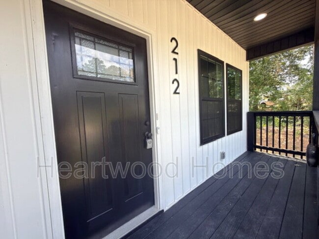 Photo - 212 Lincolnshire Blvd