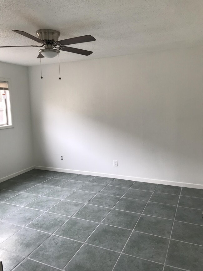 Building Photo - 3105 Lourdes St