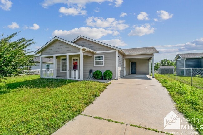 Building Photo - 2 Bedroom Home Near Starlight Drive In