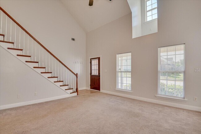 Photo - 2928 Aylesbury Dr