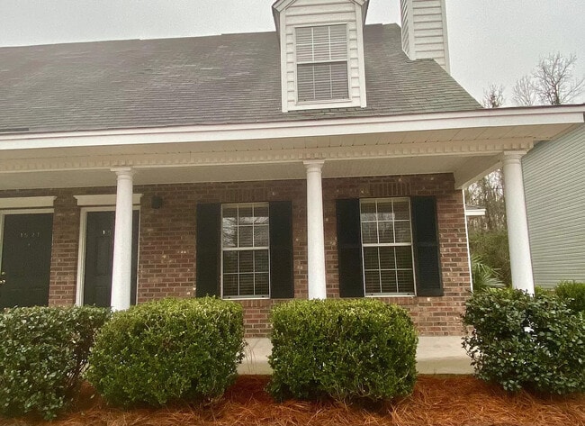 Photo - 1525 Royal Colony Rd