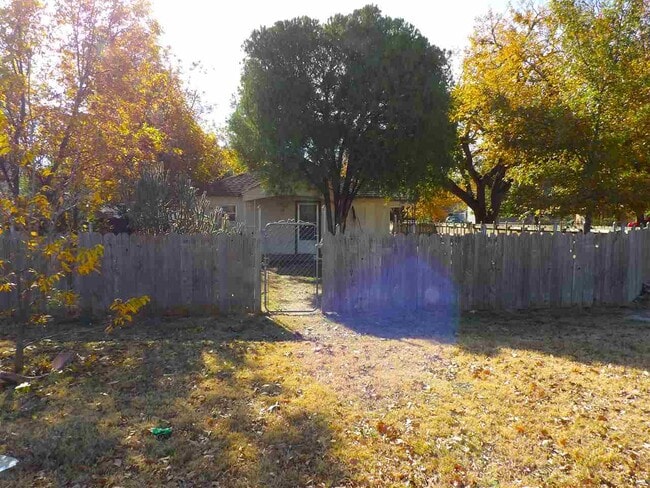 Building Photo - 316 NW Columbia Ave