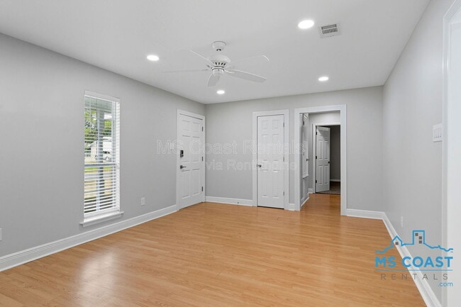 Photo - 472 Ginger Dr